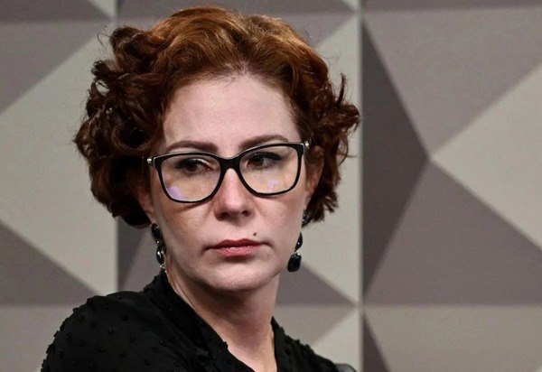 Moraes prometeu à Itália que Carla Zambelli não será torturada se for extraditada, diz site