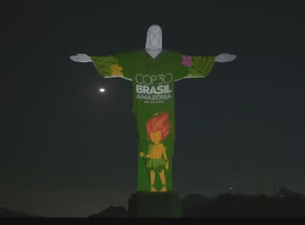 Cristo Redentor vira palco de contagem regressiva épica para COP30 enquanto Belém vira dor de cabeça internacional