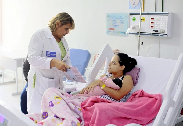Hospital Iguassú promove ações no Agosto Dourado em apoio ao aleitamento materno