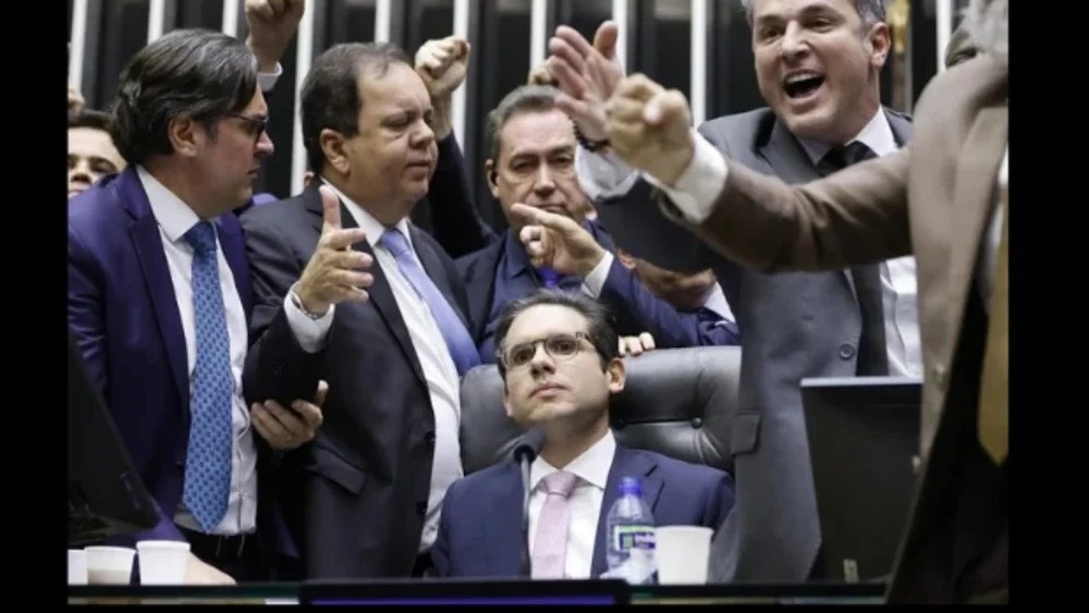 A foto que simboliza o fracasso de Hugo Motta como presidente da Câmara