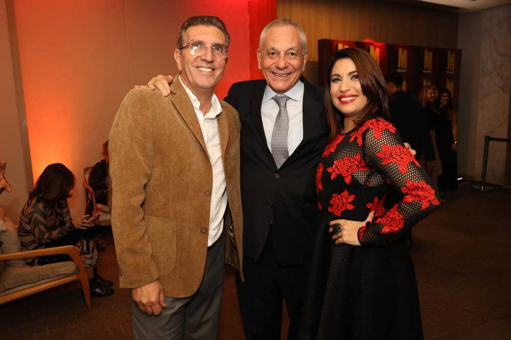 Cantora Jehane Saade é destaque artístico no evento de lançamento da revista de turismo de luxo da Manchete, em noite no Fairmont