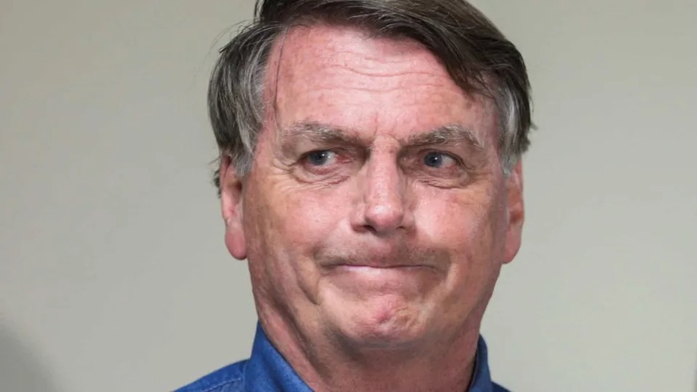 Bolsonaro preso em casa tem crises de soluço, mudança de humor e visitante sem celular