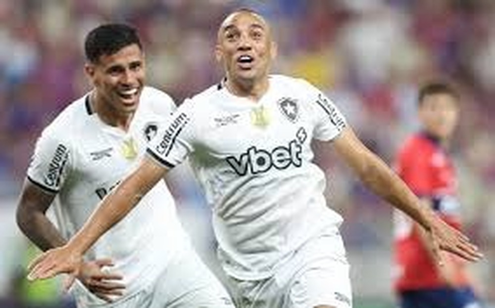 5 a 0. No reencontro com Renato Paiva, Botafogo goleia o Fortaleza com dois gols de Marçal