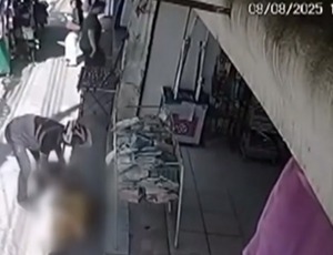 Idosa é arrastada por criminoso durante assalto na Zona Norte