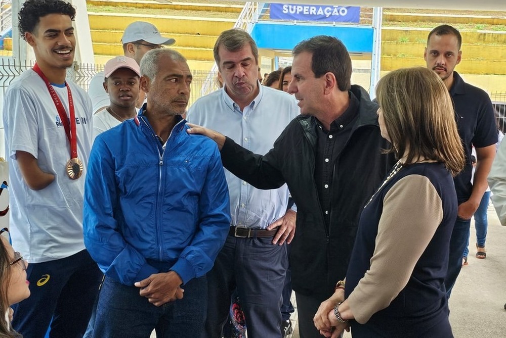 Senador remove fotos com Bolsonaro e pode pagar preço alto nas eleições de 2030