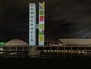 Maioria dos brasileiros reafirma preferência pela democracia, revela Datafolha