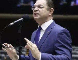 Oposição ameaça obstruir projeto contra adultização nas redes