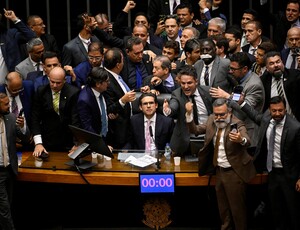 Para impedir que sejam julgados pelo STF, deputados do PL manobram pelo fim do foro privilegiado