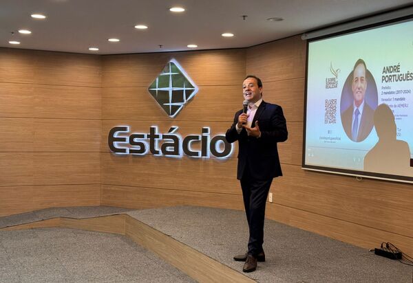 Presidente da Miguel Pereira Tur destaca projetos sociais e cinematográficos em evento da ANB