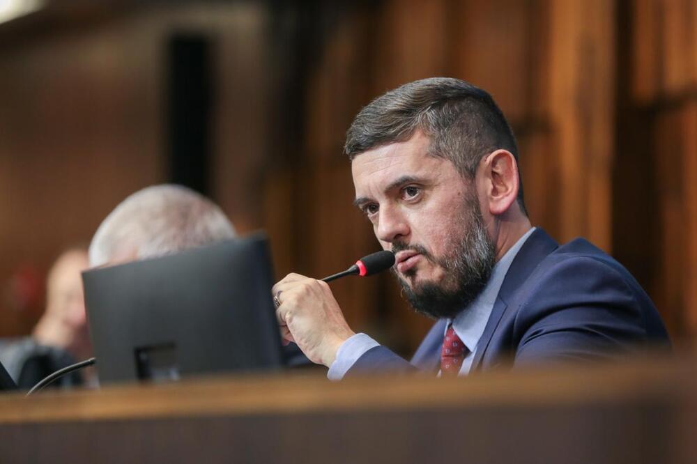 'Nosso mandato tem que ser respeitado', afirma Bacellar em apoio a deputados após retaliação política em Duque de Caxias