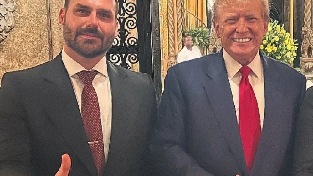 Trump ataca Brasil com um 'catadão' de Google e acusa governo Lula com chacina policial de Tarcísio, neonazistas de Santa Catarina e milícia bolsonarista