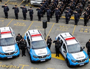 Cláudio Castro entrega 16 novas viaturas semibilindadas à Polícia Militar