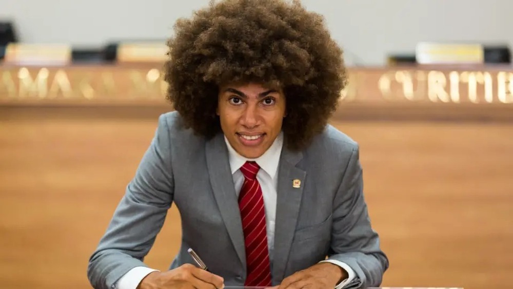 Justiça suspende punição a Renato Freitas; deputado é destaque no jornal The Guardian