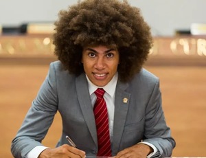 Justiça suspende punição a Renato Freitas; deputado é destaque no jornal The Guardian