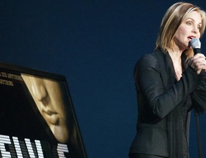 Priscilla Presley é acusada de desligar aparelhos de Lisa Marie para assumir herança de Elvis