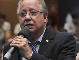 Deputado vai sugerir a LIESA que Carnaval de 2026 tenha mais três escolas no Grupo Especial 