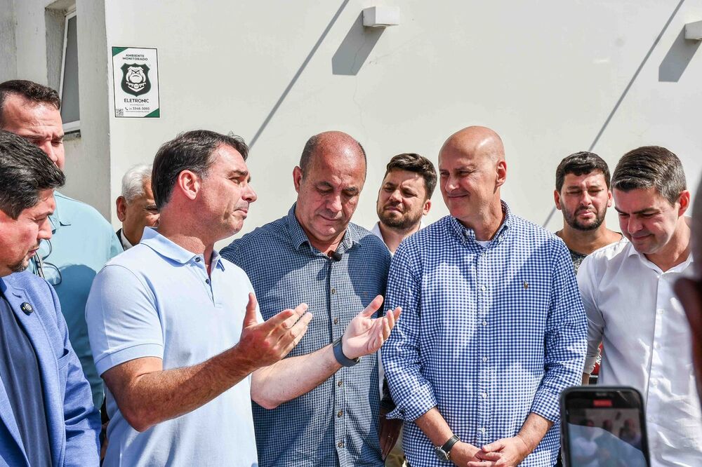 Prefeito Tande Vieira recebe senador Flávio Bolsonaro em Resende e anuncia expansão do Centro-Dia do Idoso