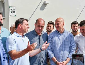 Prefeito Tande Vieira recebe senador Flávio Bolsonaro em Resende e anuncia expansão do Centro-Dia do Idoso