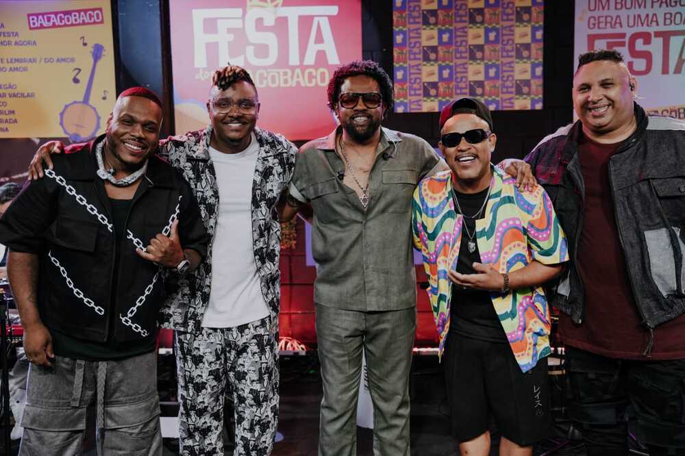 Com participação de Xande de Pilares, Grupo Balacobaco dá continuidade ao seu novo audiovisual com lançamento da inédita 'Prontinho Pro Amor'