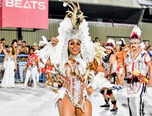 Cintia Barboza segue como musa da Unidos de Bangu 