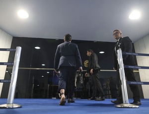 Marcos do Val quebra silêncio imposto pela Justiça e provoca Supremo em transmissão de uma hora