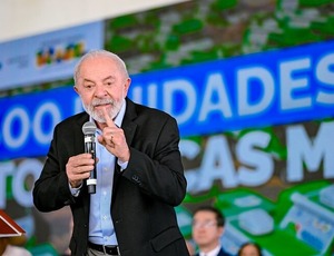 Lula diz que reclamou de foto de homem “sem dente e negro”