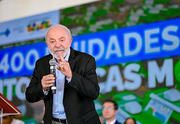 Lula diz que reclamou de foto de homem “sem dente e negro”