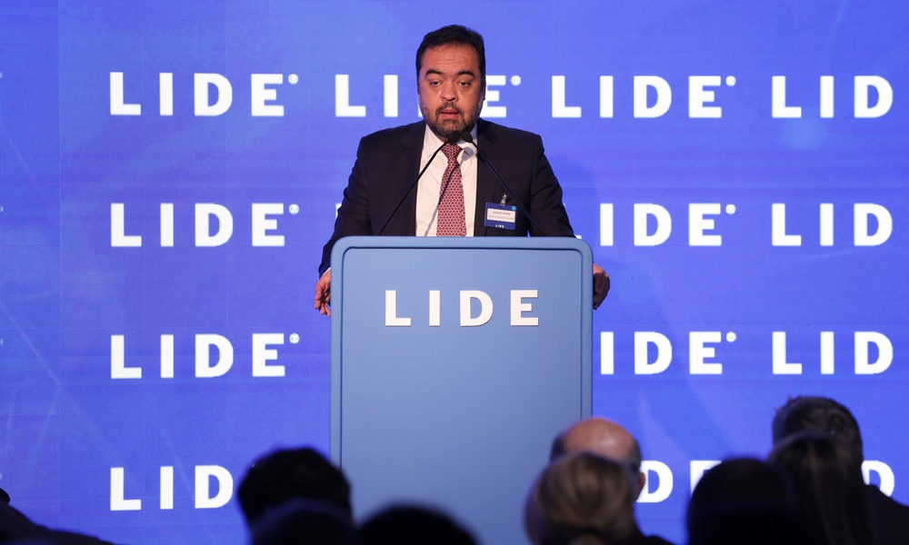 Castro destaca potencial do RJ em sustentabilidade e transição energética durante cerimônia de abertura do LIDE