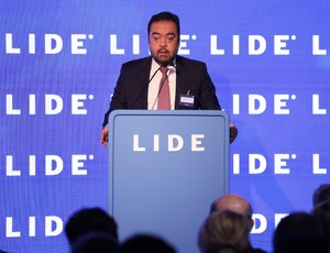 Castro destaca potencial do RJ em sustentabilidade e transição energética durante cerimônia de abertura do LIDE