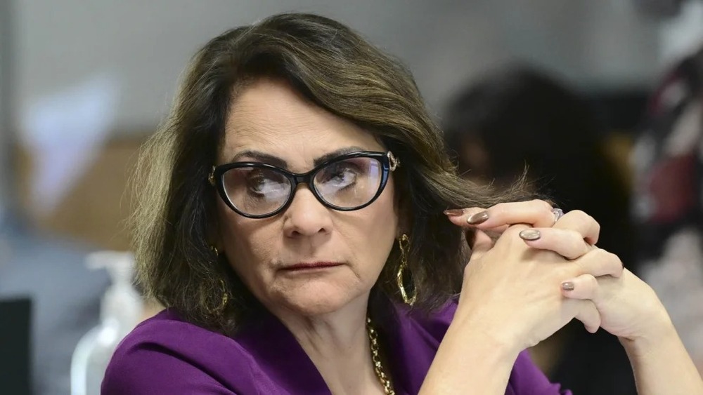 Contra convocação de Bolsonaro, Damares quer Dilma, Lula e Temer na CPI do INSS