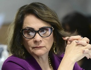 Contra convocação de Bolsonaro, Damares quer Dilma, Lula e Temer na CPI do INSS