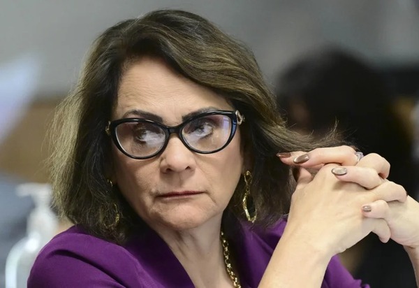 Contra convocação de Bolsonaro, Damares quer Dilma, Lula e Temer na CPI do INSS