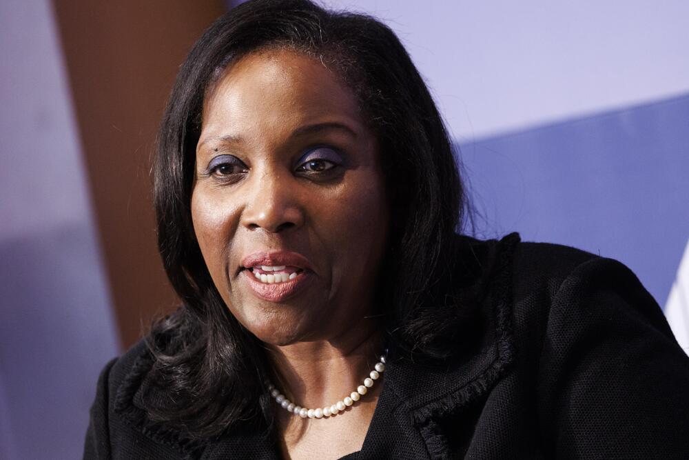 Trump demite membro do Fed, Lisa Cook, em movimento sem precedentes para controlar o banco central