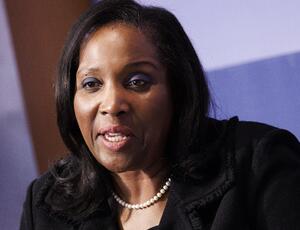 Trump demite membro do Fed, Lisa Cook, em movimento sem precedentes para controlar o banco central