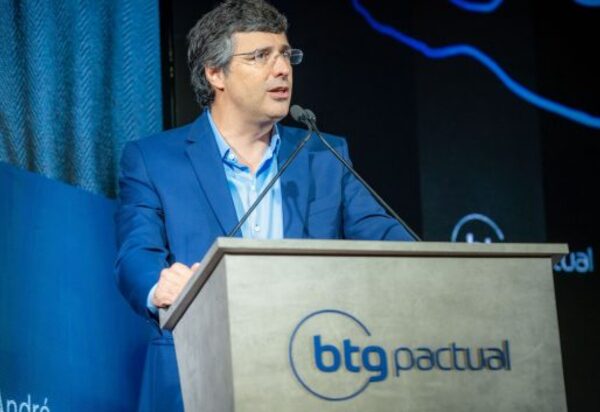 Investir no Brasil pode ser lucrativo, afirma André Esteves