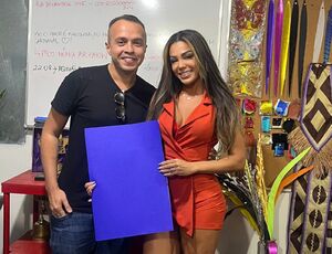 Letícia Guimarães recebe figurino da União da Ilha 