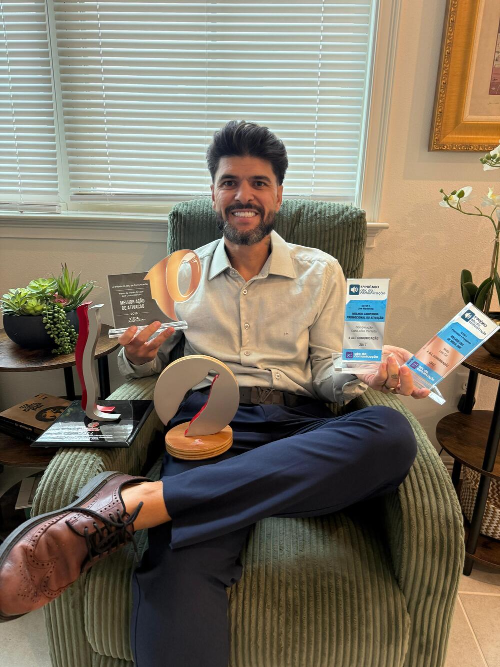 Da Promessa nos Campos de Futebol à Arte das Navalhas: A Jornada de Fernando Melo