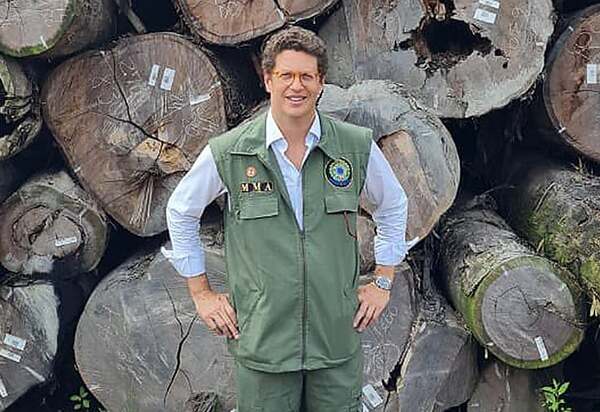 Ex-ministro do Meio Ambiente passa a ser réu no STF em ação sobre contrabando de madeira