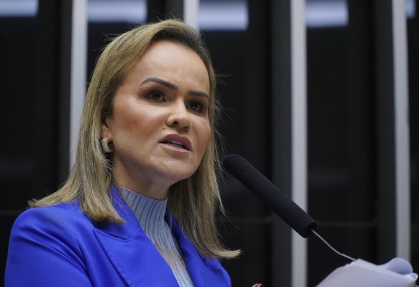 Deputada Daniela do Waguinho apresenta projeto de lei para ampliar proteção contra maus-tratos de animais