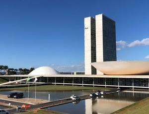 Polícia prende homem após ameaçar explodir mochila na Praça dos Três Poderes