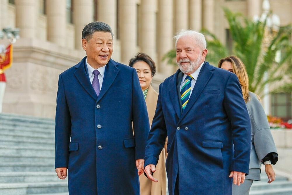 Após Lula acionar reciprocidade, China diz que se juntará ao Brasil