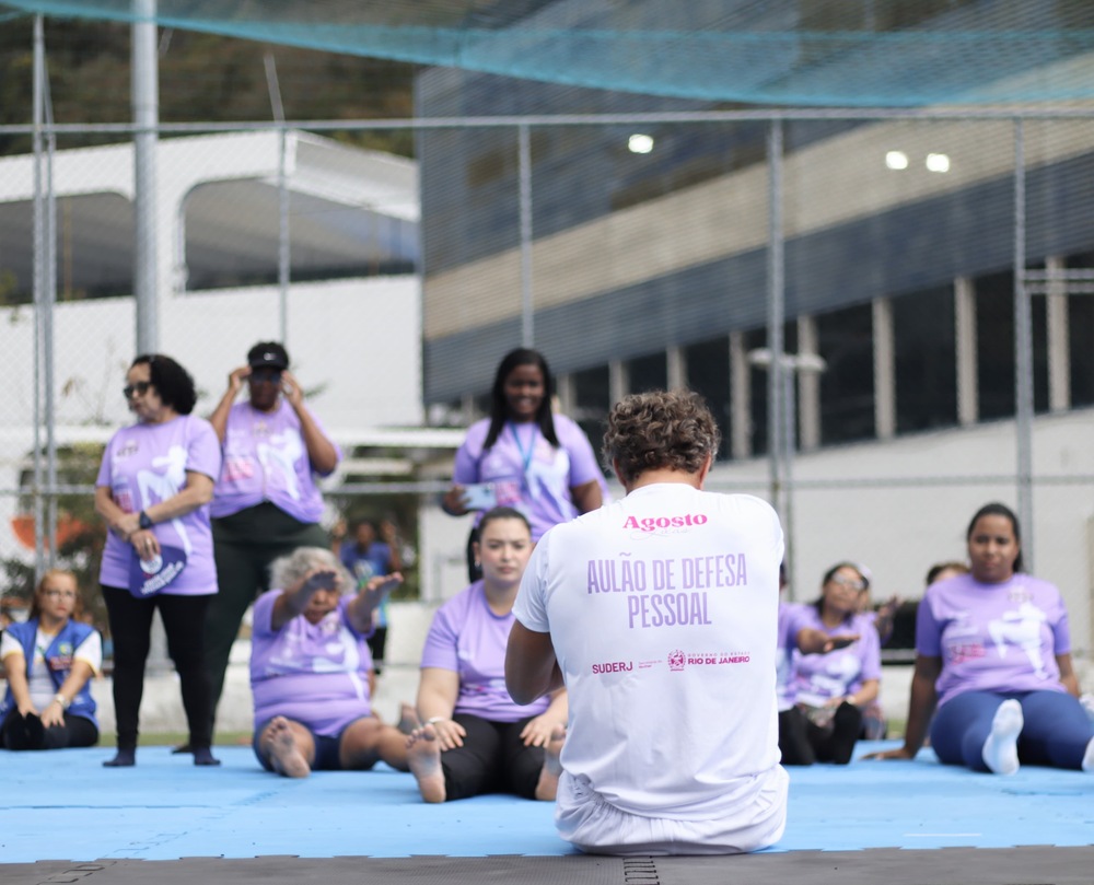 Suderj une esforços e promove aulão de defesa pessoal com o judoca Flávio Canto para 40 mulheres na Rocinha