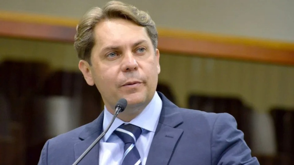 Presidente da Assembleia Legislativa de Goiás simula tortura na internet em busca de engajamento