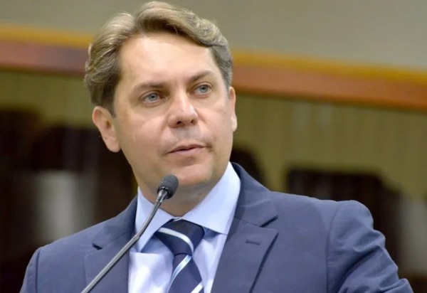 Presidente da Assembleia Legislativa de Goiás simula tortura na internet em busca de engajamento