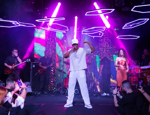 MC Koringa surpreende no encerramento da ICWEEK 2025 e leva público ao delírio