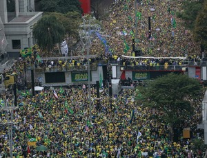 USP indica que ato de direita em SP foi 5 vezes maior que esquerda