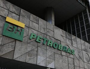 Petrobras produz pela primeira vez combustível de aviação com óleo vegetal