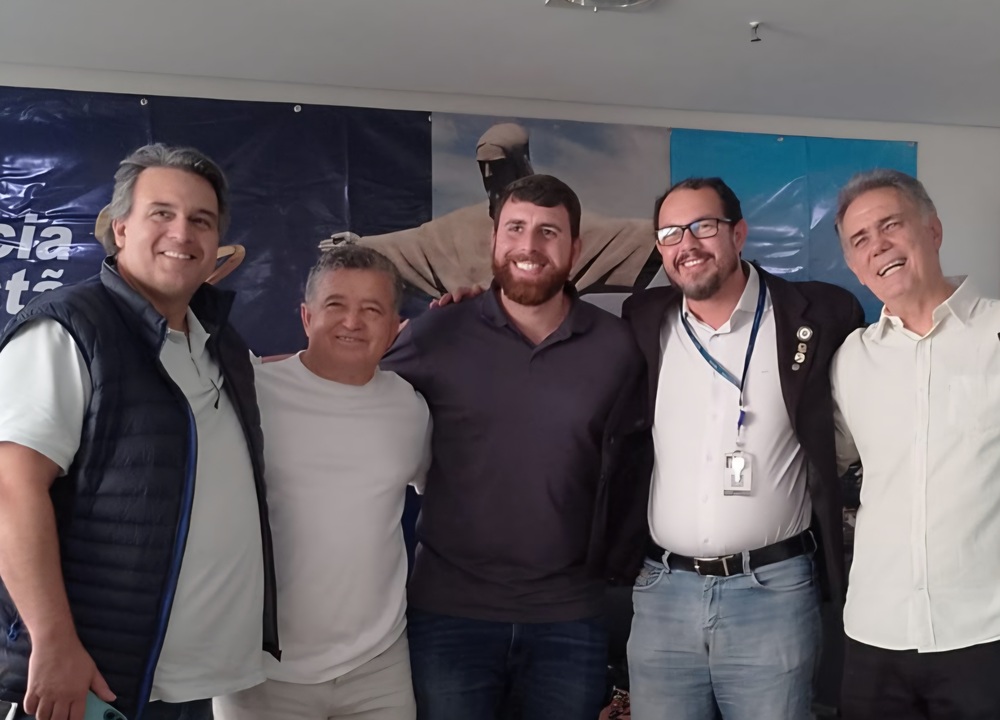 Cozzolino confirma pré-candidatura ao governo e anuncia que será pai em reunião histórica do DC