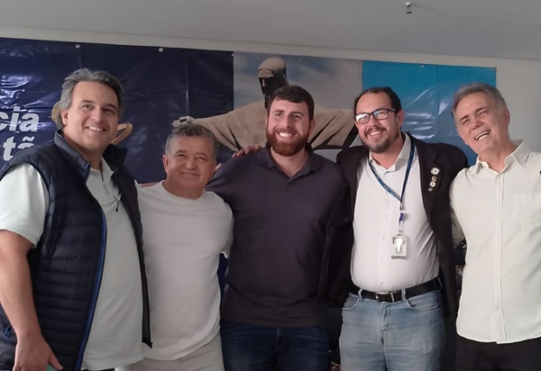 Cozzolino confirma pré-candidatura ao governo e anuncia que será pai em reunião histórica do DC