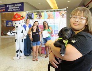 Nova Iguaçu celebra adoção: campanha pode garantir o 100º pet com novo lar em 2025